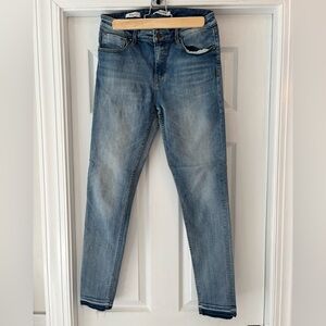 Vigoss Marley Skinny Jeans Women’s 29
Great raw edge detail